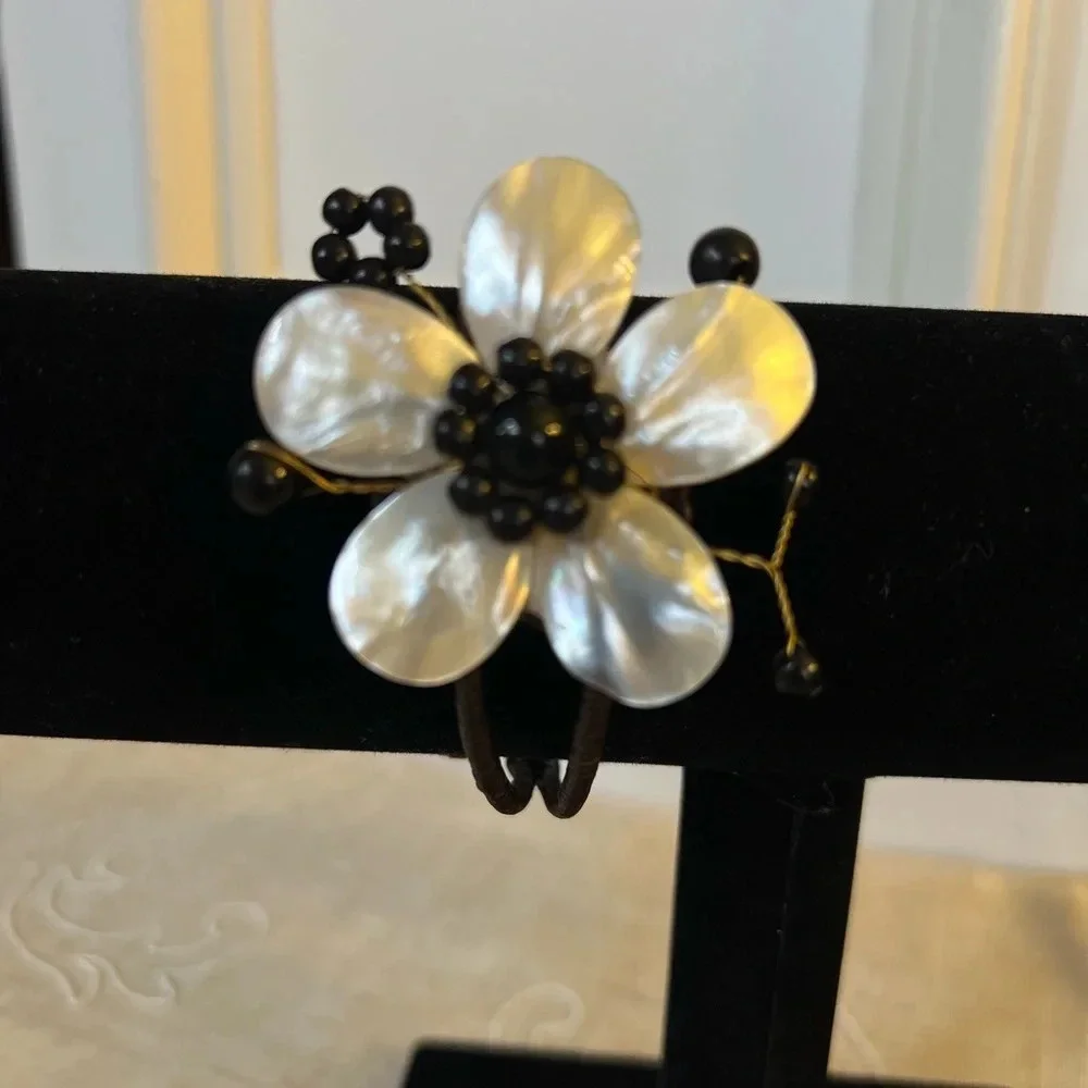 Womens BRACELET HANDCRAFTED NATURAL STONE FLOWER Mother Pearl Gift Birthday Chic